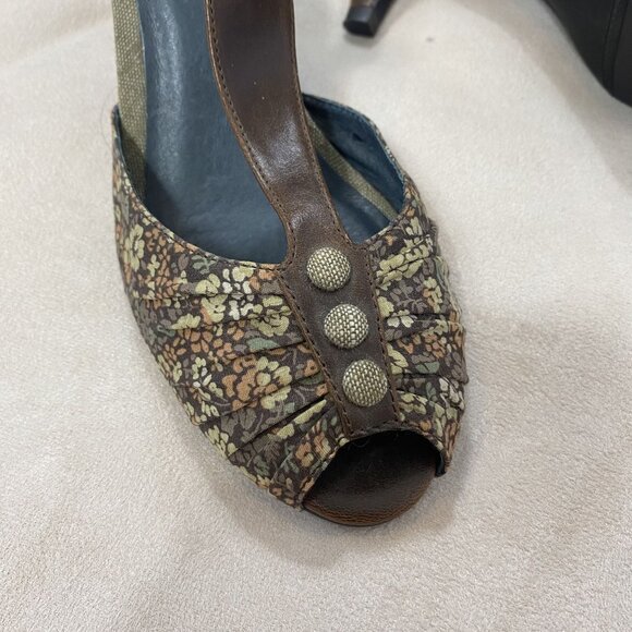 ⭐ 3/$15 Vintage Y2K Pink Studio Size 7.5 Brown Floral Leather Button Heels - Picture 4 of 9
